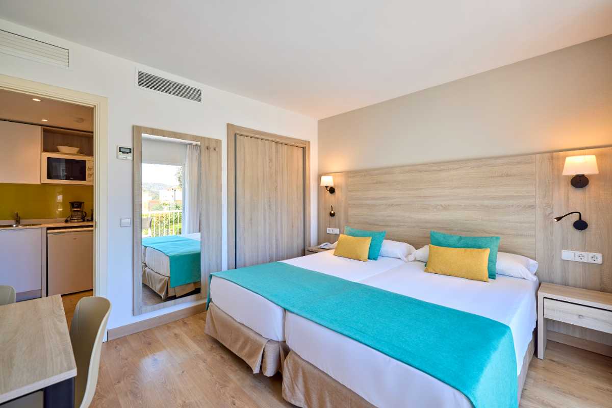 camas twin en acogedor estudio de los universal apartamemtos Canyamel garden