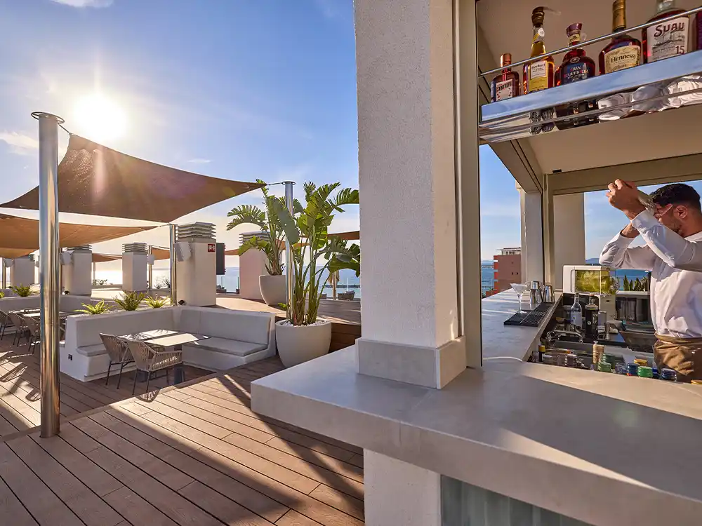 trabaja con nosotros universal beach hotels