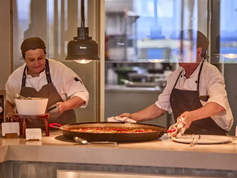 trabaja con nosotros universal beach hotels