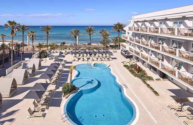 Gruppen universal beach hotels