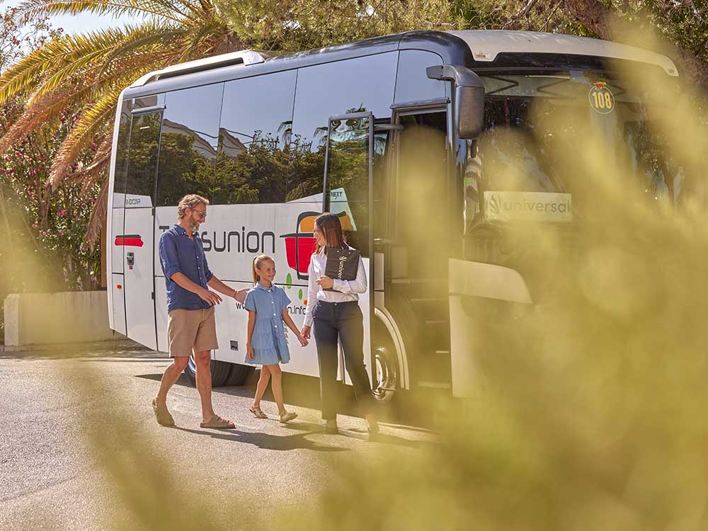 servicios incoming universal beach hotels