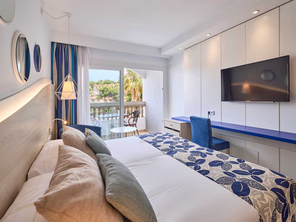 universal aparthotel don camilo