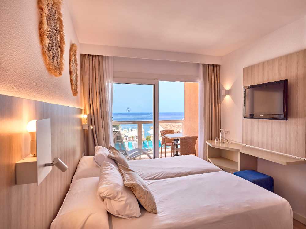 universal aparthotel don camilo