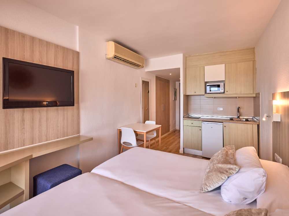 universal aparthotel don camilo