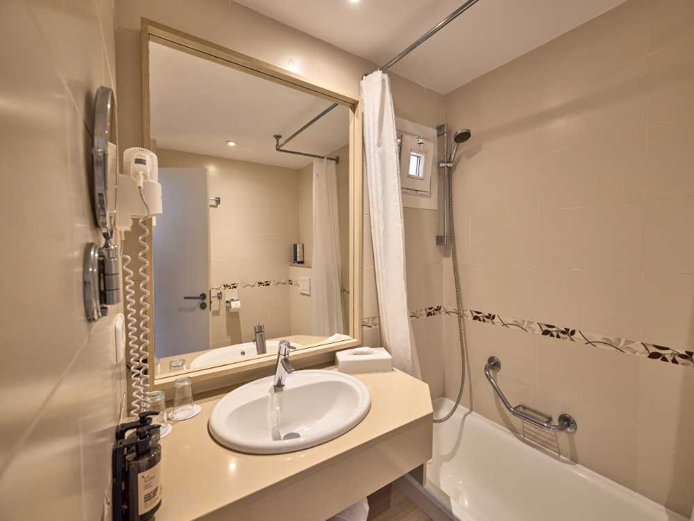 universal aparthotel don camilo