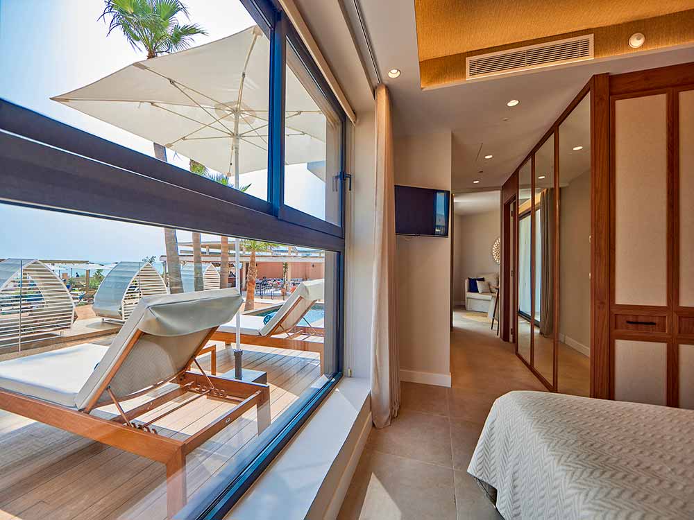 Suites with front sea view and private pool universal grand leon spa