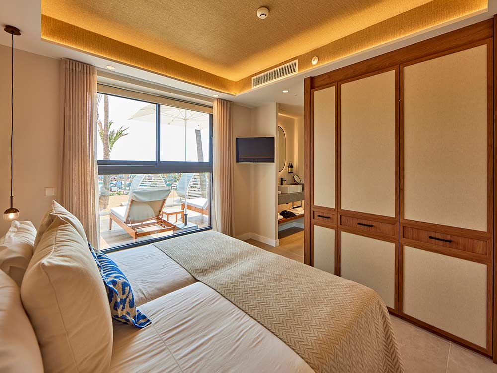 Suites with front sea view and private pool universal grand leon spa