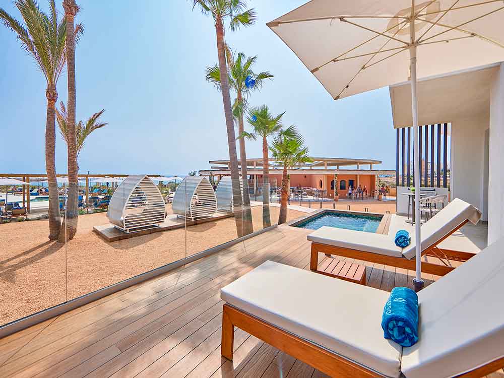 Suites with front sea view and private pool universal grand leon spa