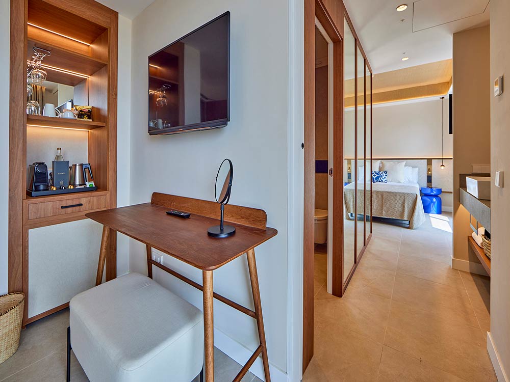 Suites with front sea view universal grand leon spa