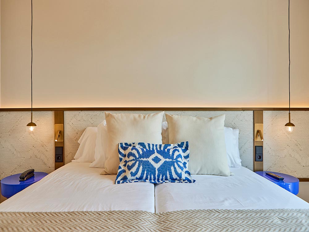 Suites with front sea view universal grand leon spa