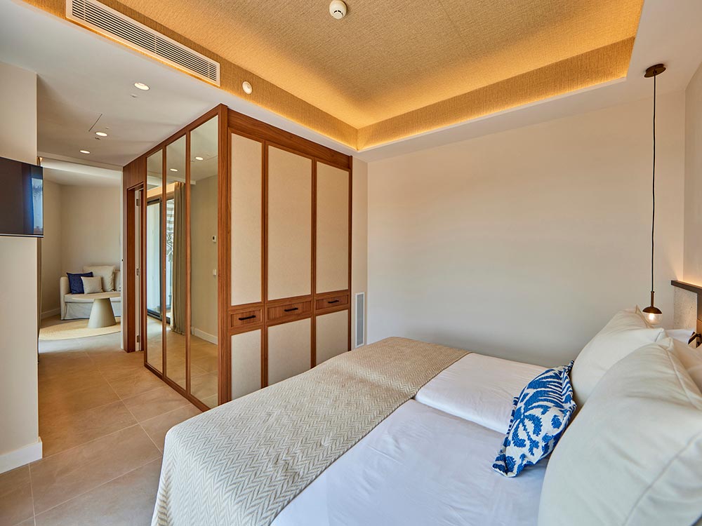 Suites with front sea view universal grand leon spa