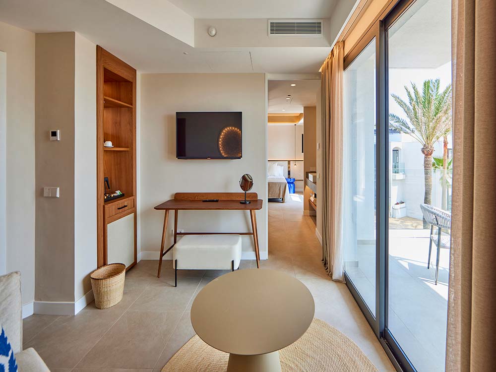 Suites with front sea view universal grand leon spa