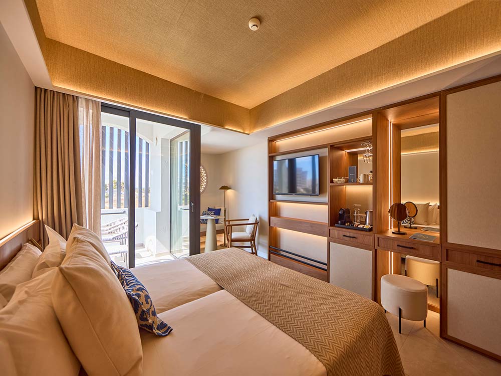 Rooms with side sea view universal grand leon spa