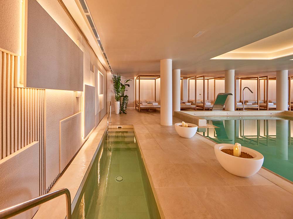 piscinas y solarium universal grand leon spa