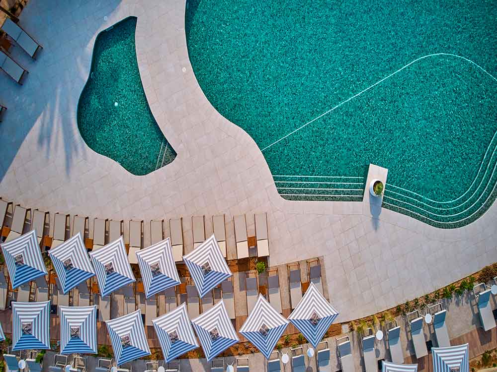 piscinas y solarium universal grand leon spa