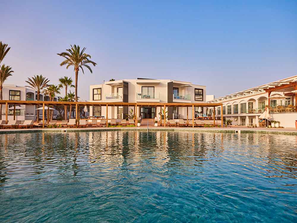 piscinas y solarium universal grand leon spa