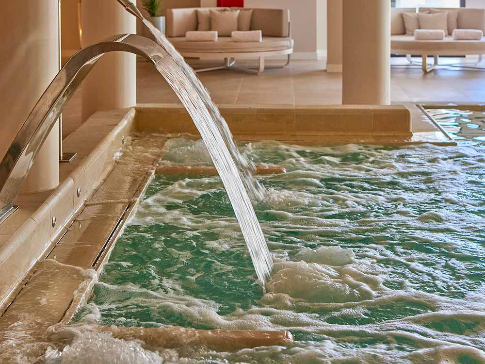 piscina dinamica universal grand leon spa