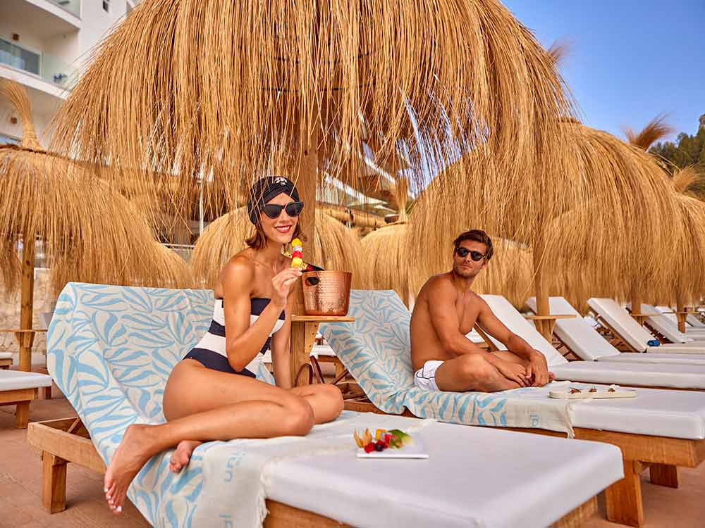 servicio almuerzos almuerzos universal hotel aquamarin