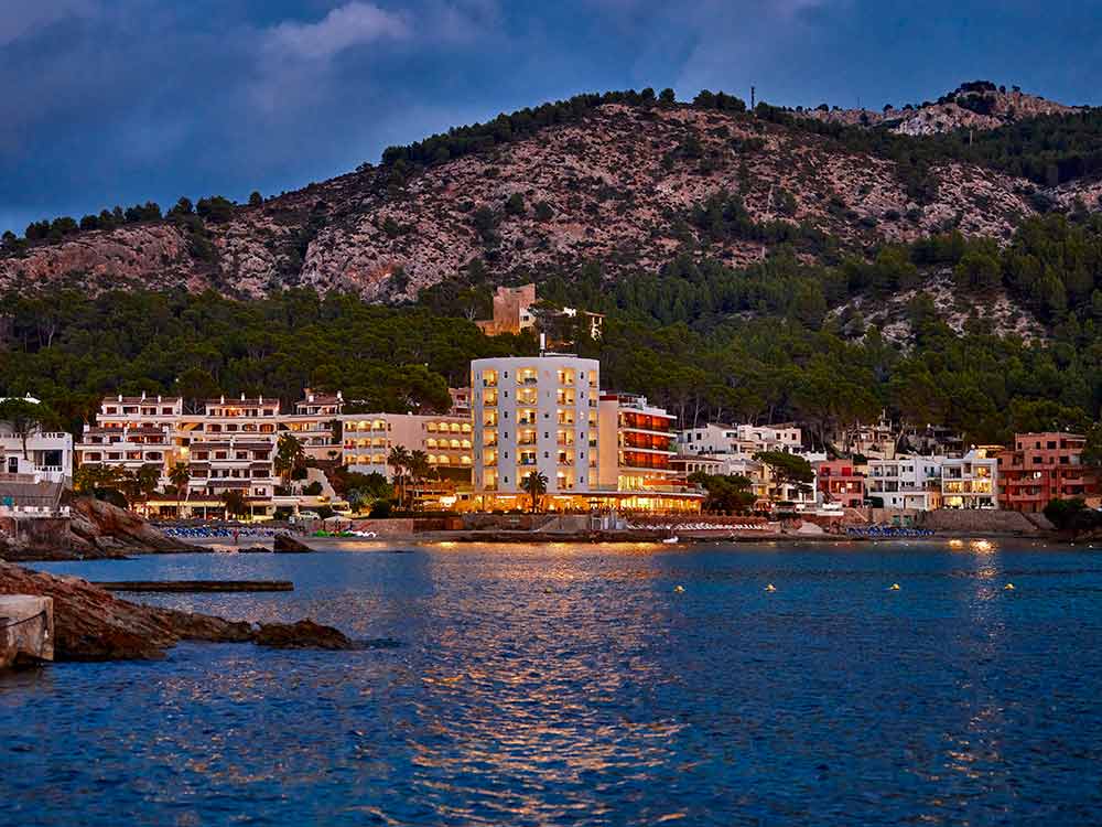 servicio cenas cenas universal hotel aquamarin