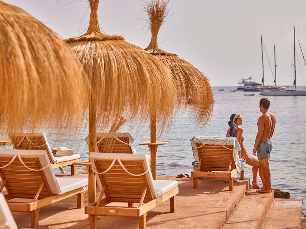 aqua beach club service universal hotel aquamarin