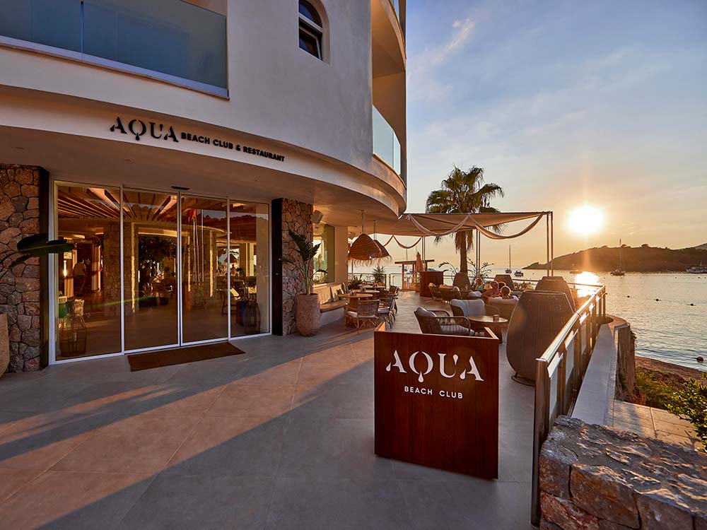 aqua beach club service universal hotel aquamarin