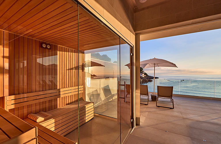 Aqua spa wellness service universal hotel aquamarin