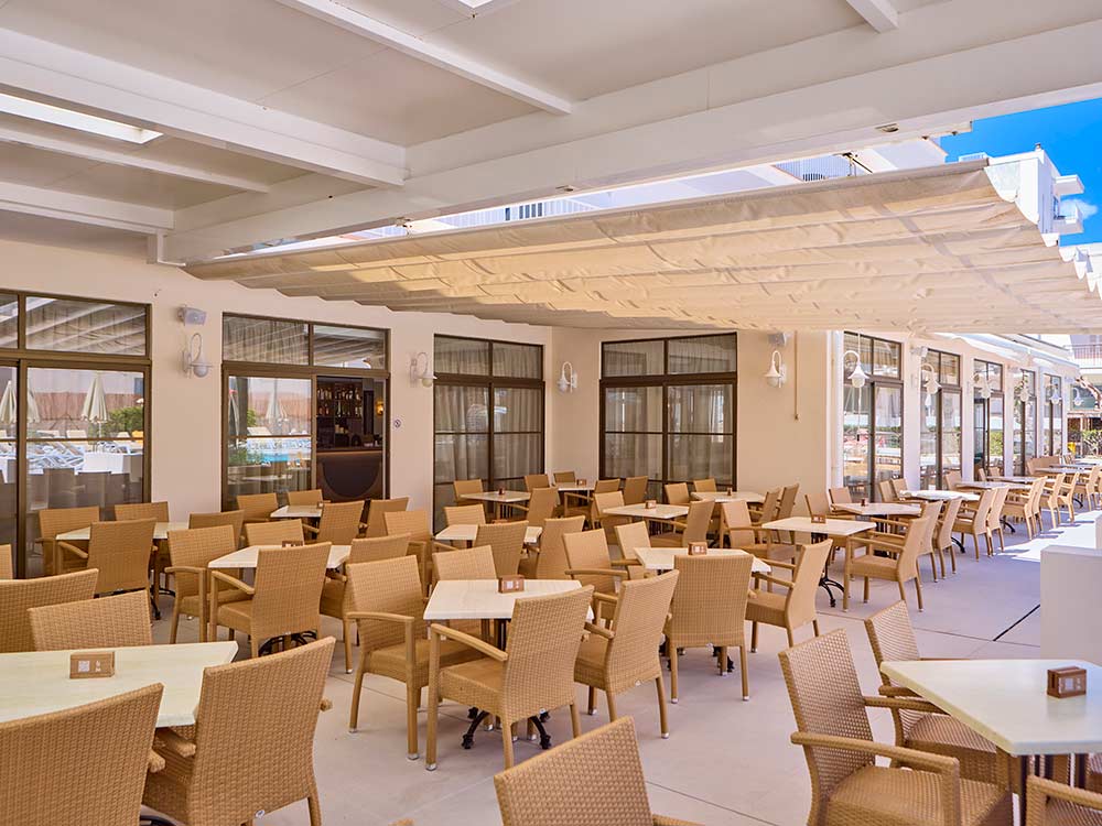 Barservice universal hotel bikini