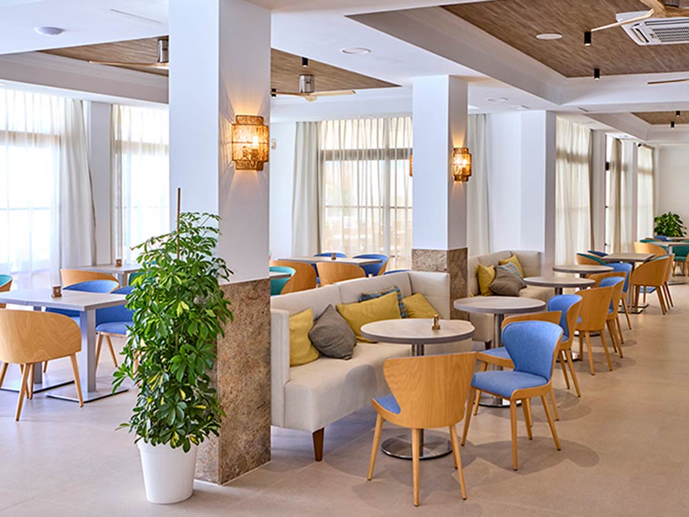 Barservice universal hotel bikini