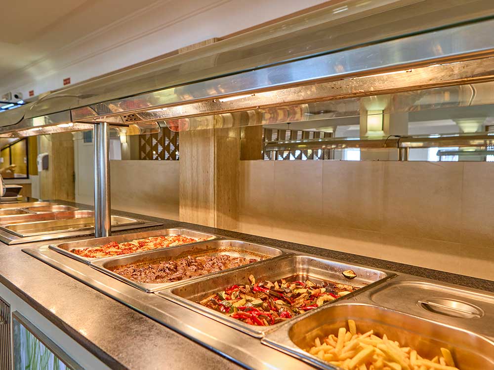 Restaurantservice universal hotel bikini