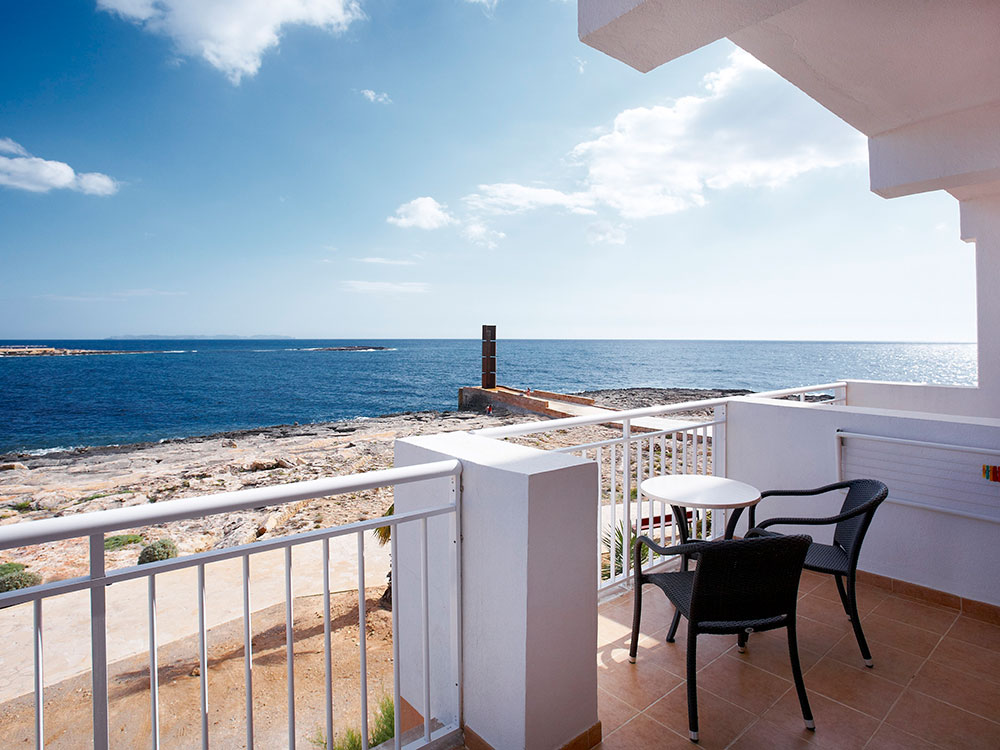 Habitación superior vista mar universal hotel cabo blanco-adults only