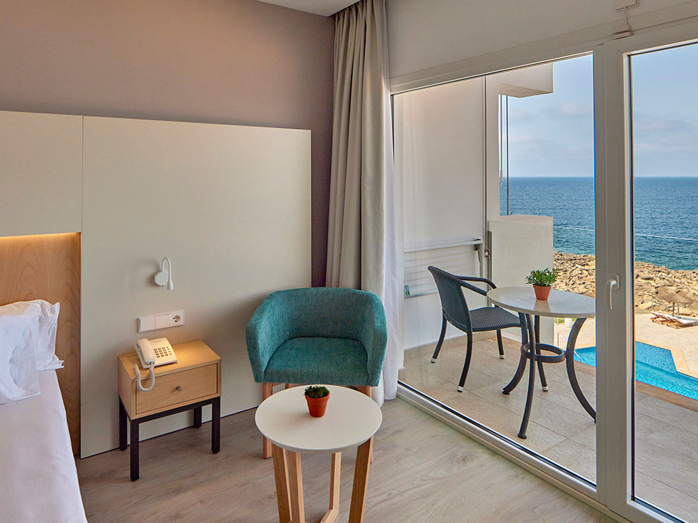 habitación vista mar universal cabo blanco-adults only