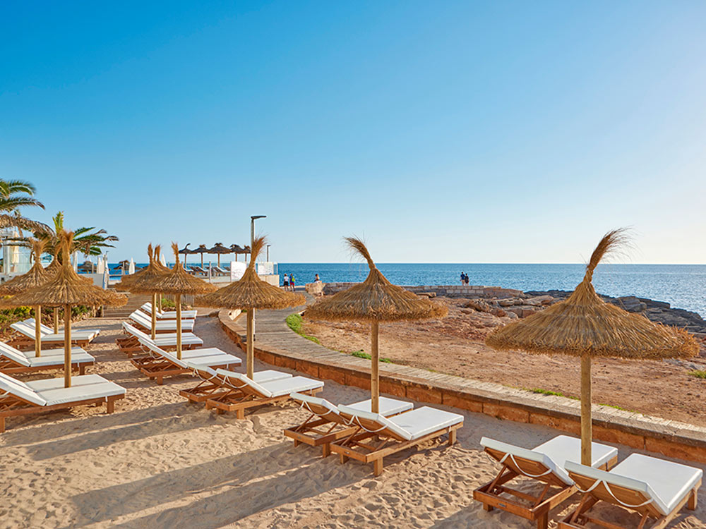 servicio piscina universal hotelcabo blanco-adults only