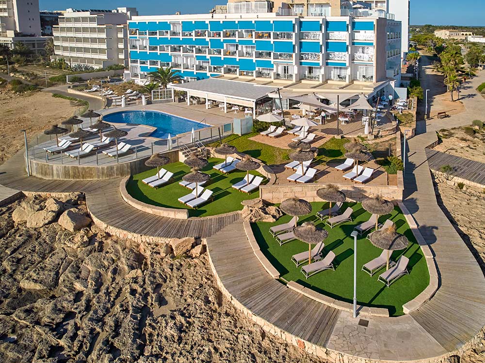 servicio piscina universal hotel cabo blanco-adults only