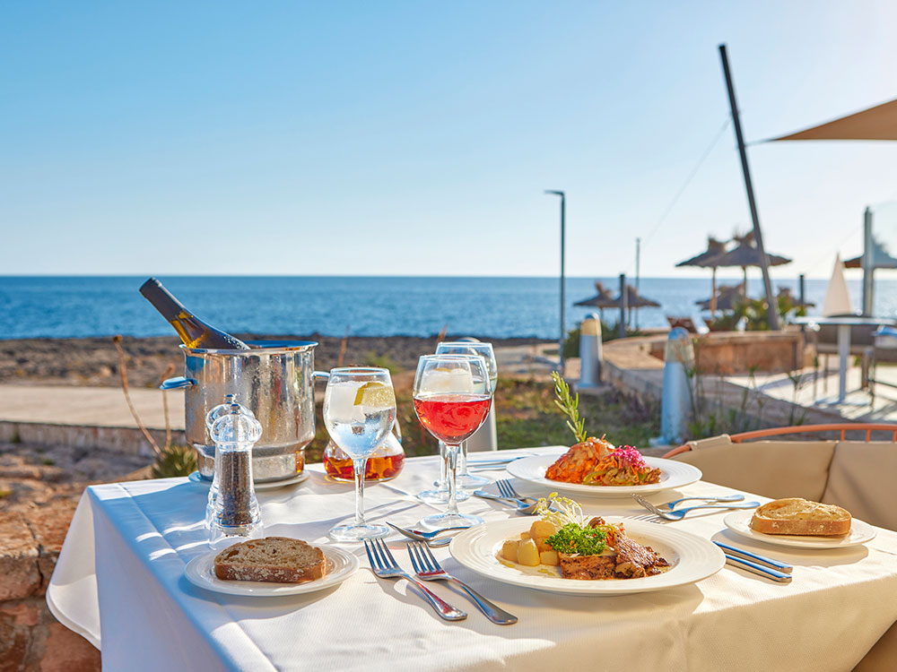 servicio restaurante y bar universal hotel cabo blanco-adults only