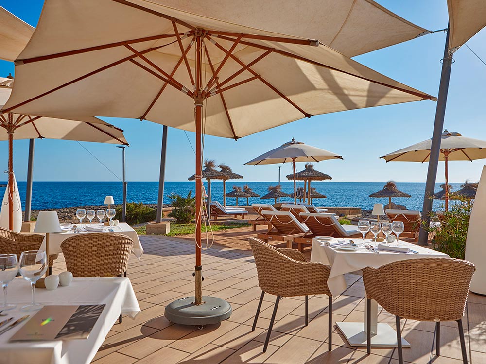 servicio restaurante y bar universal hotel cabo blanco-adults only