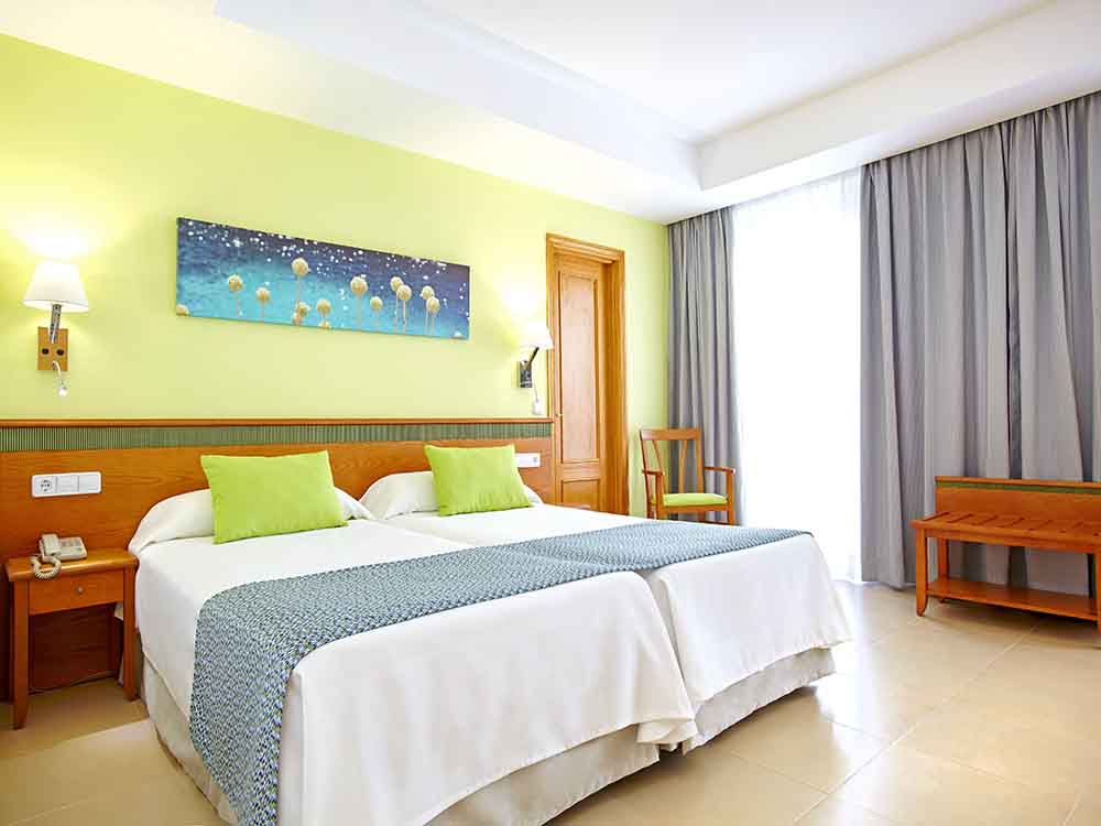 standard zimmer universal hotel laguna