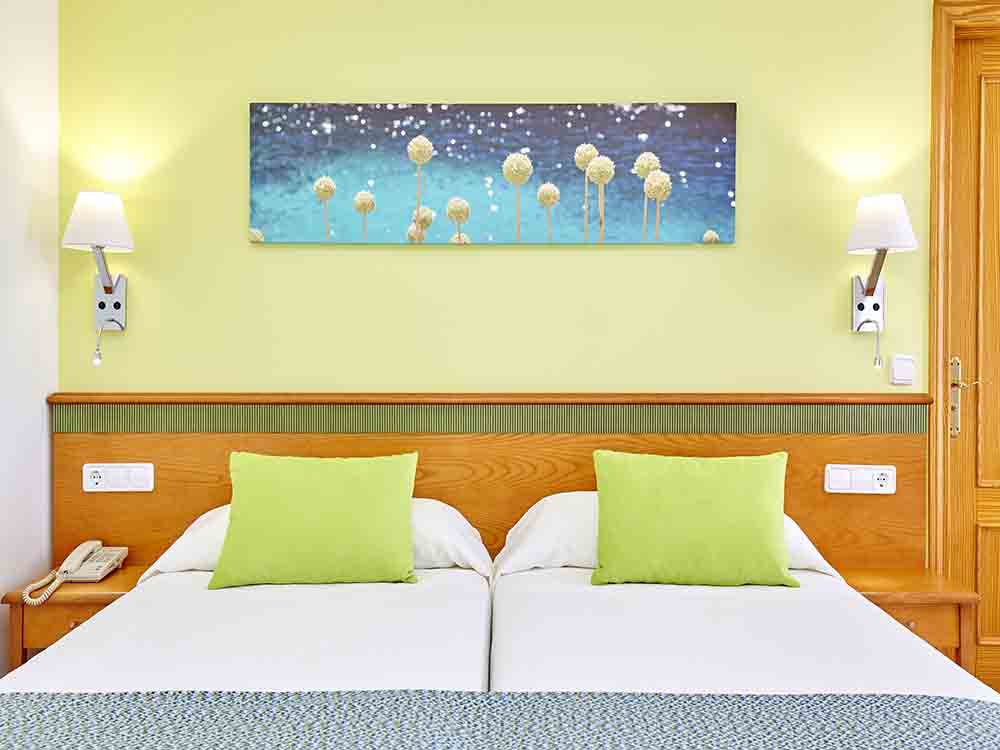 standard zimmer universal hotel laguna