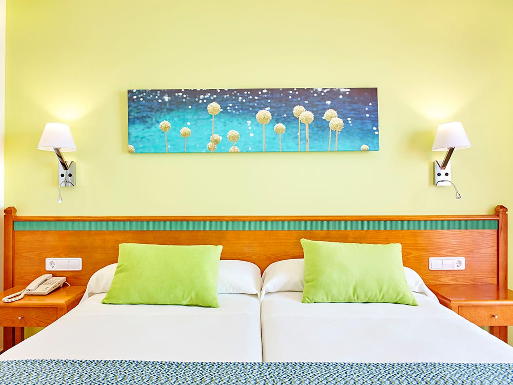 Doppelzimmer in oberer Etage mit Meerblick universal hotel laguna