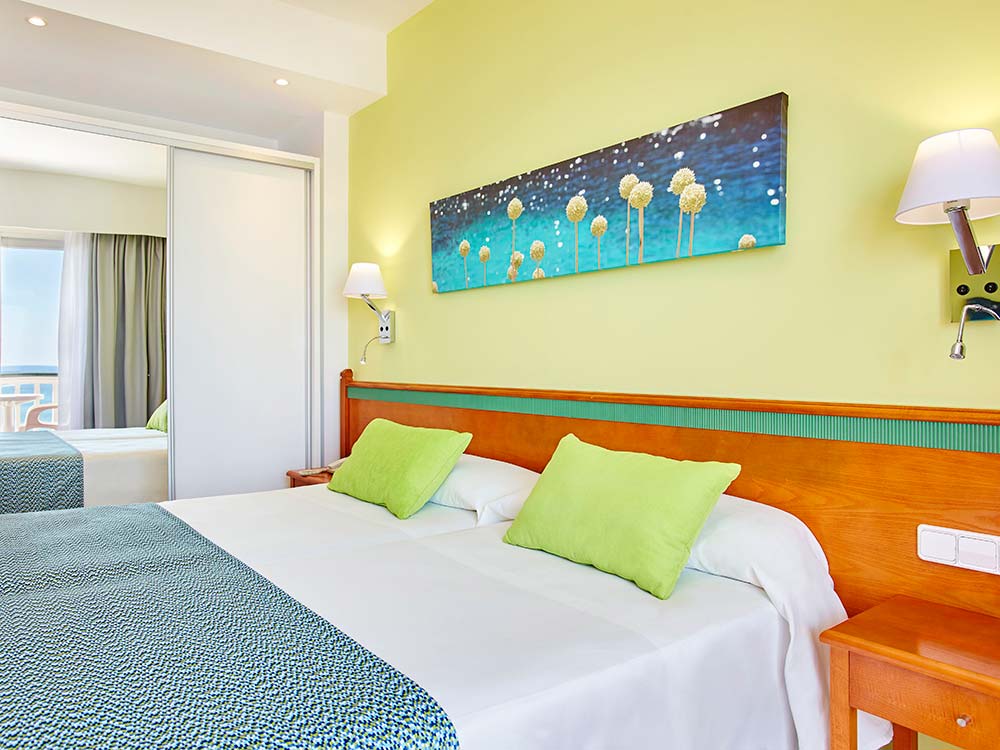 Doppelzimmer in oberer Etage mit Meerblick universal hotel laguna