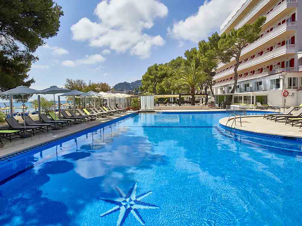 Pool und Sonnenterrasse hotel laguna