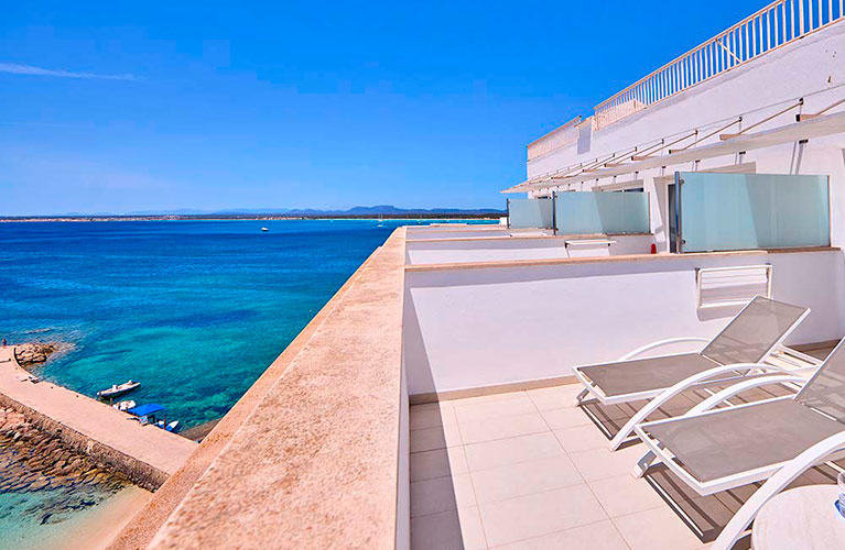 Zimmer mit Meerblick und Sonnenterrasse Zimmer mit Meerblick und Sonnenterrasse universal hotel marques