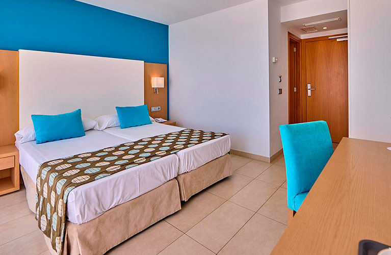 Zimmer mit Meerblick und Sonnenterrasse Zimmer mit Meerblick und Sonnenterrasse universal hotel marques