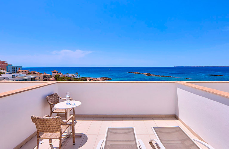 Zimmer mit Meerblick und Sonnenterrasse Zimmer mit Meerblick und Sonnenterrasse universal hotel marques