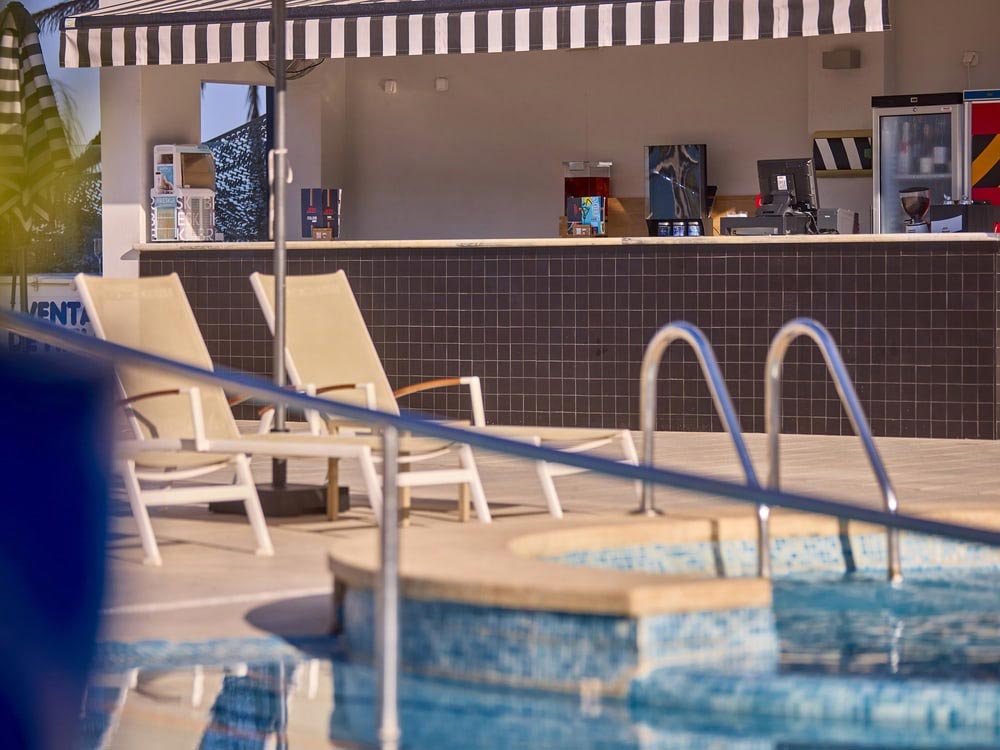 Servizio Pool Bar pool bar universal hotel neptuno adults only