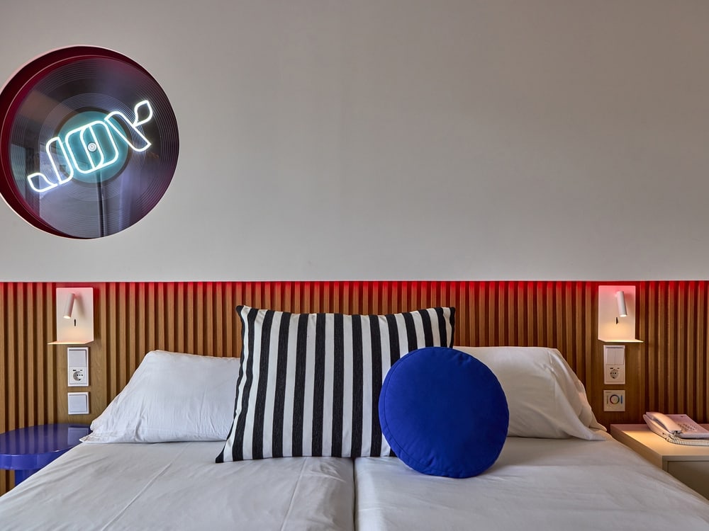 habitacion vista mar lateral Zimmer mit seitlichem Meerblick universal hotel neptuno adults only