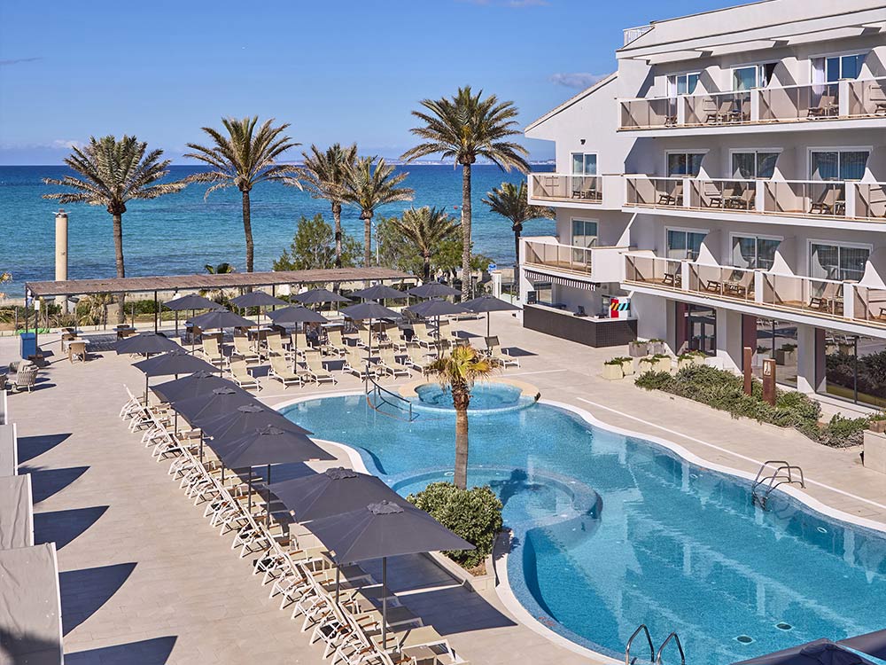 Pool and sunbathing service Pool and sunbathing service universal hotel neptuno adults only