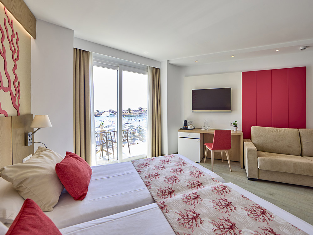 Camera superior vista mare frontale Camera superior vista mare frontale universal hotel perla