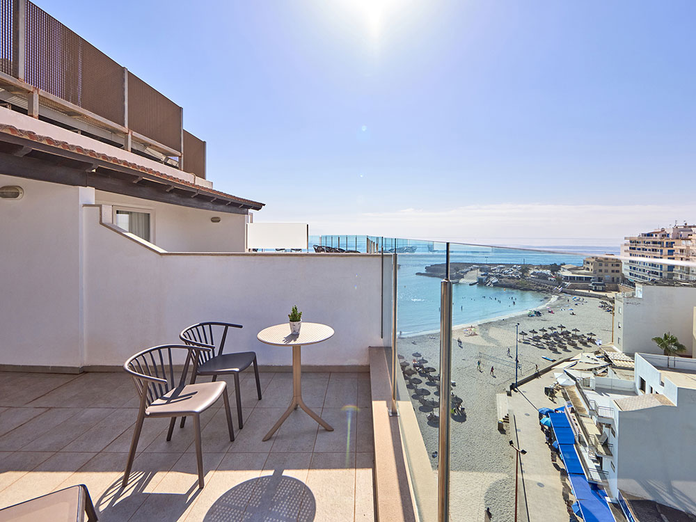 Camera vista mare con terrazza Camera vista mare con terrazza universal hotel perla