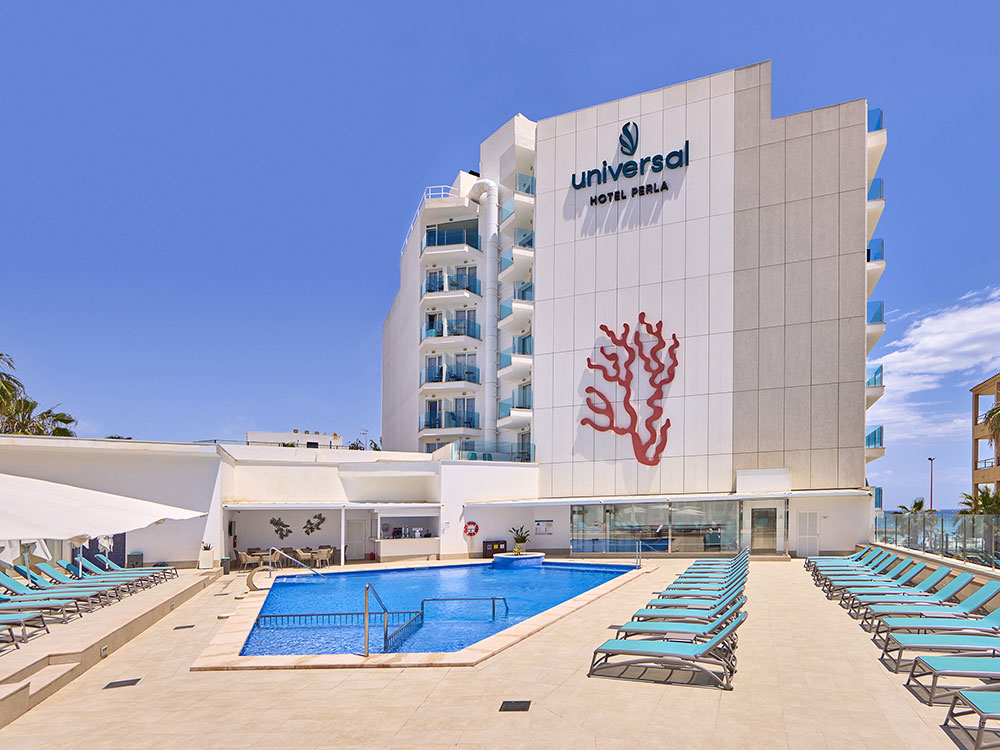 Piscine et solarium Piscine et solarium universal hotel perla