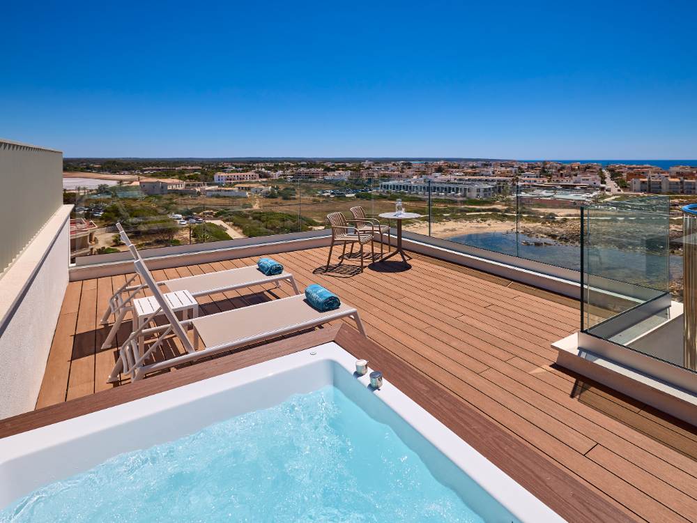 Suite vista mare frontale universal hotel romantica